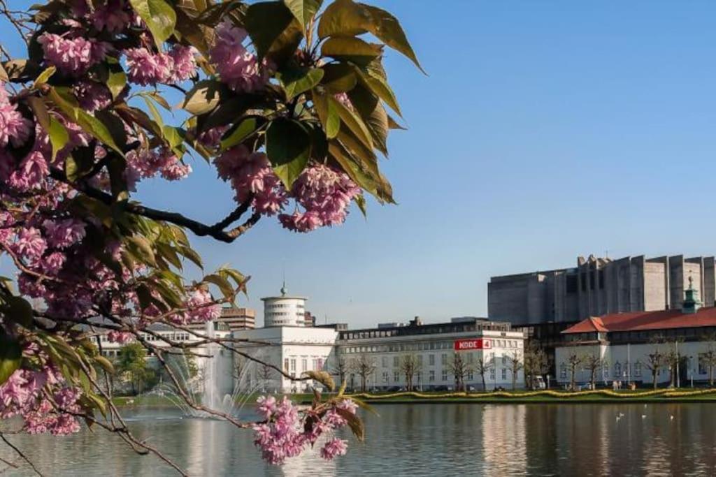 Spacious Historical Art Oasis In The City Center Μπέργκεν Εξωτερικό φωτογραφία